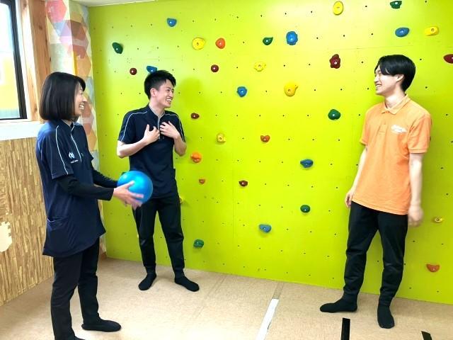 【理学療法士】児童発達支援/日曜休み◎/月給30万円～/研修充実/運動・学習・工作・音楽などで幅広い支援で楽しい成長を♪/正社員/資格必須