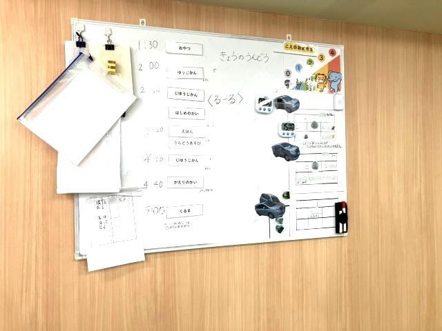 【児童指導員】児童発達支援/日曜休み◎/月給27万円～/経験5年以上は月給30万円～/運動・学習・工作・音楽などで成長支援♪/正社員/資格必須の写真2枚目