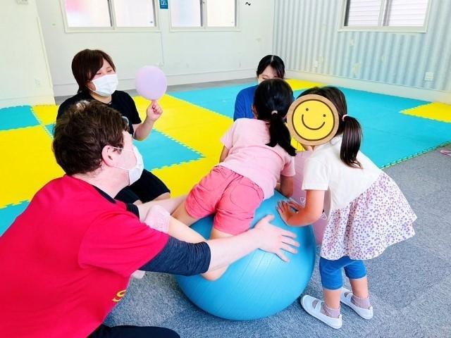 【言語聴覚士】多機能型施設/送迎なし◎/残業ほぼなし/笑顔で楽しく！脳科学×運動療育「スパーク運動療育」が特徴♪/研修＆資格取得支援が充実/月給26万円～/正社員/資格必須の写真1枚目