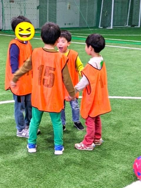 【児童指導員】放課後等デイサービス/日祝休み＆年休125日◎/育休取得実績あり/「科学×サッカー」療育で楽しく体を動かし、元気な子どもたちへ！/月給19万円～/契約社員/資格必須の写真2枚目