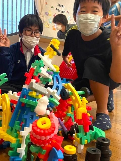 【児童指導員】放課後等デイサービス/日祝休み＆年休125日◎/育休取得実績あり/「科学×サッカー」療育で楽しく体を動かし、元気な子どもたちへ！/月給19万円～/契約社員/資格必須の写真4枚目