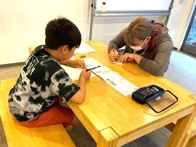 【保育士】放課後等デイサービス/週3日～、1日4時間～勤務OK！/星のように輝く未来へ、子どもたちの夢と成長をサポート♪/時給1,200円～/パート・アルバイト/資格必須の写真1枚目