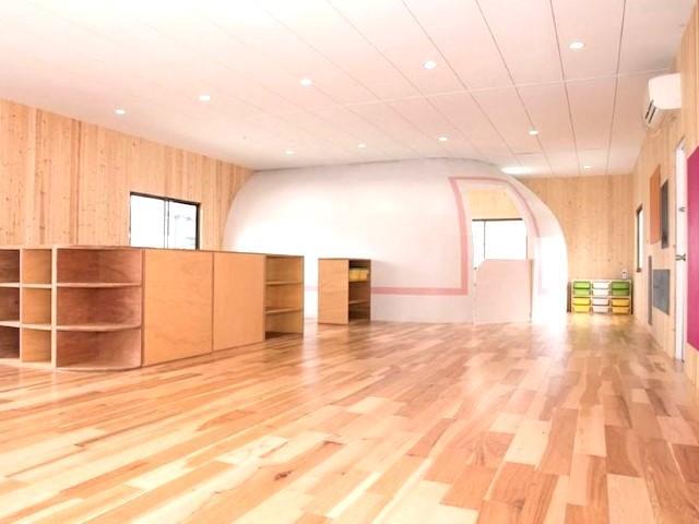 【保育士】児童発達支援/土日祝休み◎/年休125日/送迎なし/5年以上の実務経験ある方歓迎！/月給25万円～/ダイナミック運動・はだし教育など独自支援が特徴♪/正社員/資格必須