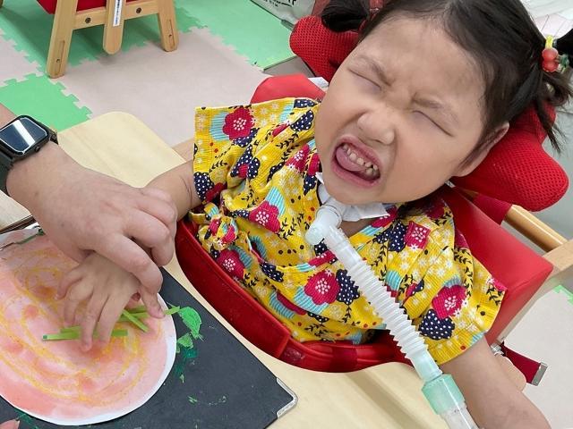 【保育士】児童発達支援/年間休日120日以上◎/送迎相談OK！/託児所あり/子どもたちに笑顔を届ける♪/特性に応じた療育で発達と成長をサポート/月給22万円～/正社員/資格必須の写真1枚目