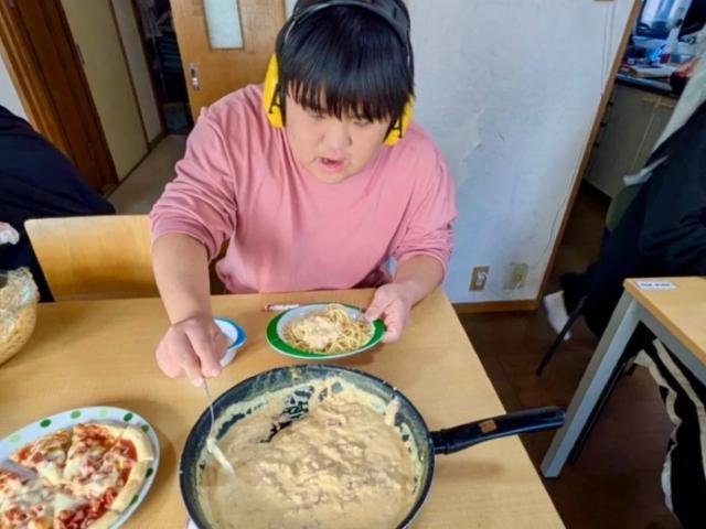 【児童指導員】放課後等デイサービス/年間休日115日/完全週休2日制◎/食育＆生活支援を中心とした療育♪/居心地の良いサードプレイスを目指して/月給24.5万円/正社員/資格必須