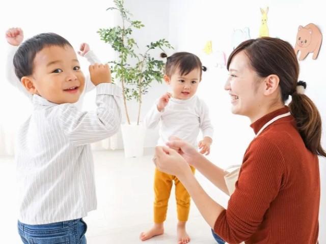 【作業療法士】児童発達支援/4週8休制/送迎なし/残業ほぼなし/研修制度充実/全国100教室以上を展開するFC◎/ABAに基づく独自療育が特徴♪/月給23万円～/正社員/資格必須