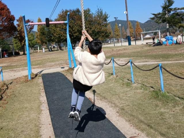 【児童指導員】多機能型施設/日祝休み◎/研修制度が充実！/「最初の一歩」をサポートする療育♪/子どもたちもご家族も、笑顔になれる居場所づくりを/月給21万円～/正社員/資格必須の写真1枚目