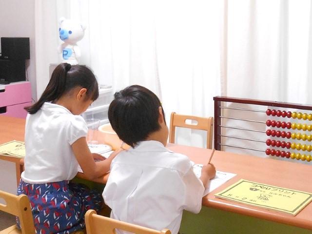 【臨床⼼理⼠/公認⼼理師】多機能型施設/年間休日120日/送迎なし/業界トップクラスの施設数と実績あり！年間300以上の研修でさらに療育のプロへ♪/月給28万円～/正社員/資格必須の写真2枚目