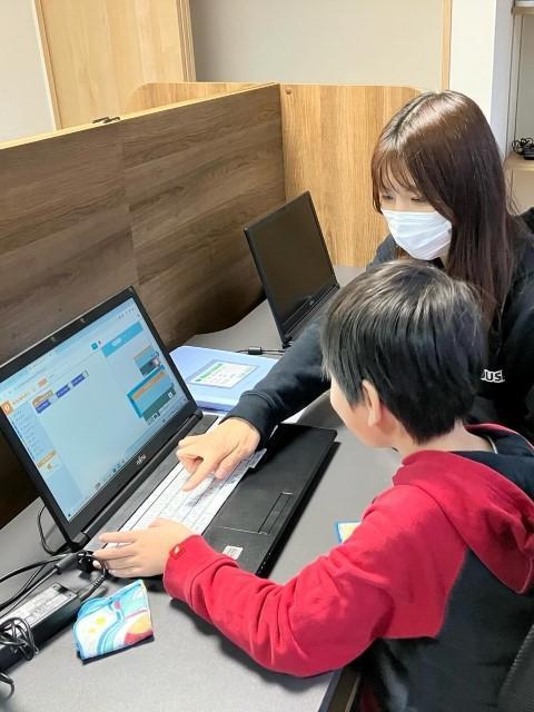 【理学療法士】多機能型施設/日祝休み/年間休日125日/提携保育園あり/手当が充実/専門コーチが指導！毎日スポーツをする元気いっぱいの施設♪/月給16.9万円～/正社員/資格必須の写真1枚目