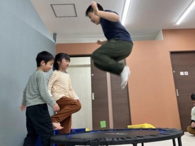 【児童発達支援管理責任者】多機能型施設/土日祝休み/送迎なし/定時出退社制度で残業ほぼなし◎/未経験可/子どもたちの得意を見つけ、自立に向けてサポート/月給34万円/正社員/資格必須の写真1枚目