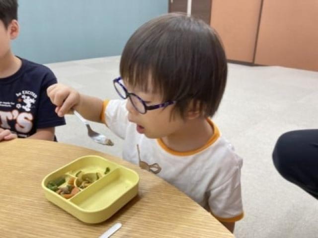 【児童指導員】多機能型施設/土日祝休み/送迎なし/定時出退社制度で残業ほぼなし◎/未経験可/子どもたちの得意を見つけ、自立に向けてサポート♪/月給23.5万円～/正社員/資格必須