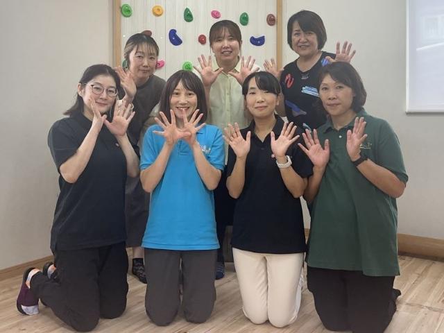 【児童指導員】児童発達支援/月給22万円～/完全週休2日制・年休110～115日以上/残業ほぼなし/未経験可/最寄り駅徒歩1分◎通勤便利！