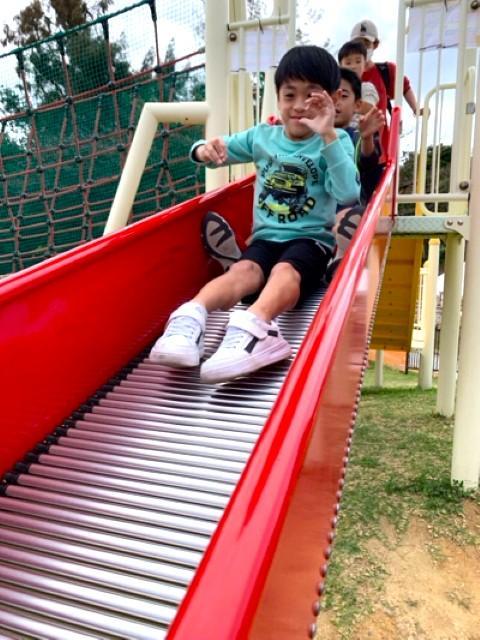 【児童指導員】多機能型施設/日曜休み/残業ほぼなし◎/産休・育休の取得実績あり/「たのしい・あんしん・りらっくす」した成長を支援♪/月給20.5万円～/契約社員/資格必須の写真2枚目