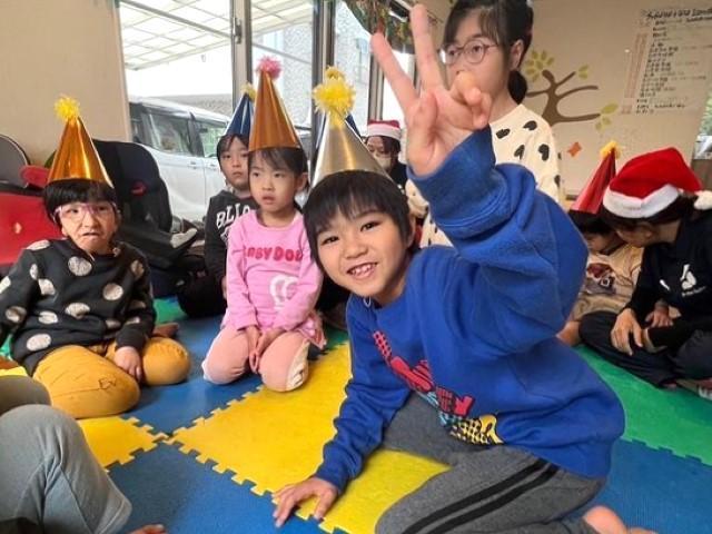 【児童発達支援管理責任者】多機能型施設/日曜休み/残業ほぼなし◎/重症心身障害児対応型施設/「たのしい・あんしん・りらっくす」した成長を支援♪/月給19万円～/契約社員/資格必須