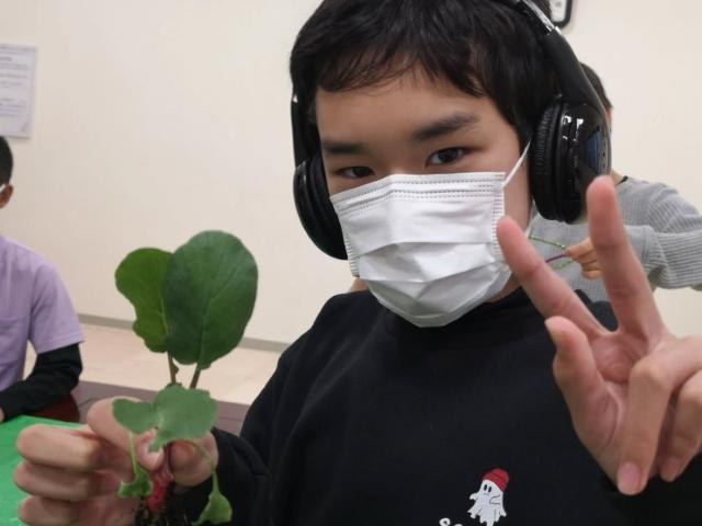 【保育士】放課後等デイサービス/完全週休2日制/土曜定休◎/残業ほぼなし/幅広い世代が活躍中♪/感覚・感触遊びやムーブメントが中心の療育/月給21.2万円～/正社員/資格必須