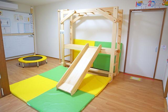 【保育士】多機能型施設/完全週休2日制◎/日曜休み/残業ほぼなし/アーティストやパフォーマーによる、表現を指導する療育カリキュラムが特徴♪/月給18万円～/正社員/資格必須の写真3枚目