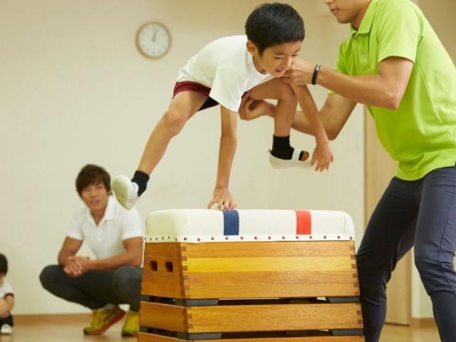 【保育士】多機能型施設/送迎なし/年休120日程度/産休・育休取得実績あり！ゆとりある勤務体制で家庭との両立◎/月給25.2万円～/自信を育てる運動療育♪/正社員/資格必須