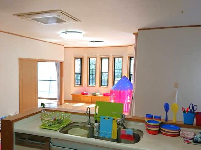 【作業療法士】放課後等デイサービス/正社員/資格必須/⽉給25万円〜/⼟⽇休み◎/残業ほぼなし＆定時退社OK！/好奇心を刺激する楽しい活動で、「得意」「自信」をはぐくむ♪の写真2枚目