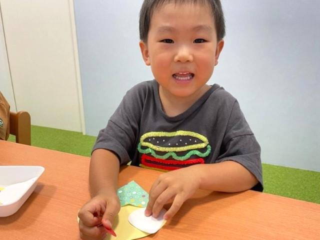 【児童指導員】児童発達支援/日金祝休み・年間休日120日＆残業ほぼなし◎/送迎なし/月給24万円～/未経験歓迎！充実研修で安心スタート♪/経験5年は月給28万円～/正社員/資格必須の写真1枚目