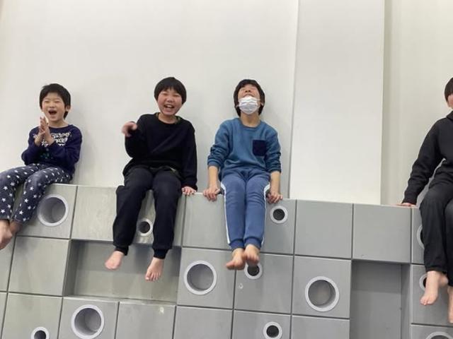 【保育士】放課後等デイサービス/日曜休み◎/20か所以上で事業展開中！/個性を大切に、遊びを通して「自分らしい」成長を支援♪/月給19万円～/残業ほぼなし/正社員/資格必須