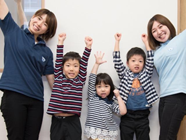 【言語聴覚士】児童発達支援/年間休日120日以上/週休2日制◎/送迎なし/残業ほぼなし/成長＆活躍するなら、研修＆サポート体制充実の業界大手へ♪/月給22万円～/正社員/資格必須