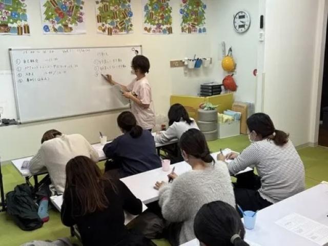 【理学療法士】多機能型施設/正社員/資格必須/月給25万円～/送迎なし◎/日祝休み/年間休日120日/残業ほぼなし/オリジナル教材やABAで子どもたちの羽ばたきを支援♪