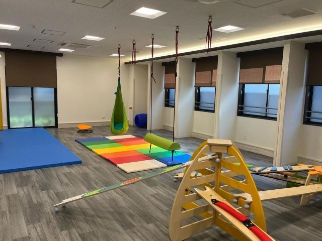 【保育⼠】多機能型施設/正社員/資格必須/月給20.5万円～/土日祝休み◎/年休120日/研修充実♪スタッフの成長と活躍も応援！