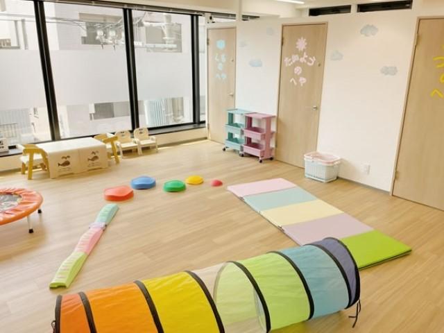 【保育士】児童発達支援/年間休日125日/送迎なし/未経験可/評価制度が充実/全国100教室以上を展開するFC◎/ABAに基づく独自療育が特徴♪/月給21万円～/正社員/資格必須