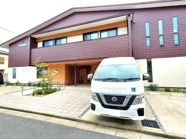 【保育士】多機能型施設・障害者⽀援施設/正社員/資格必須/月給24万円～/残業ほぼなし◎/年間休日120日/0～100歳以上まで対象の笑顔とぬくもりで支えあうデイサービス♪の写真1枚目