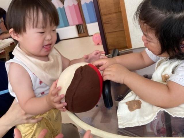 【児童指導員】多機能型施設/完全週休2日制/土日祝休み◎/正社員登用あり/医療的ケア児の受入れメイン/療育＆リハビリで家族まるごと笑顔にする支援/月給22.5万円～/契約社員/資格必須の写真2枚目