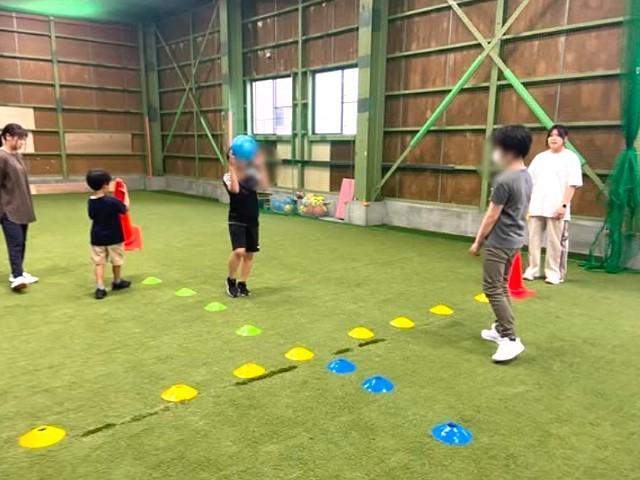 【児童指導員】多機能型施設/正社員/資格必須/月給19万円～/年休124日/土日祝休み/未経験可/療育や就労支援など、多彩な福祉サービスを展開する法人◎/運動特化のプログラム♪の写真7枚目