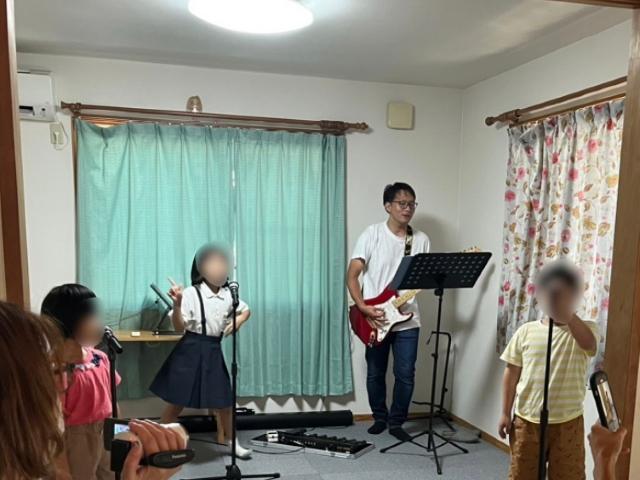 【児童指導員】多機能型施設/年休120日/完全週休2日制◎/今が楽しいと思える経験を提供/リトミックなどの音楽活動を取り入れたハッピーな療育♪/月給18.5万円～/正社員/資格必須の写真1枚目