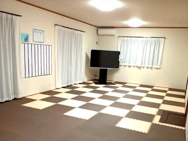 【保育士】多機能型施設/年休112日/土日祝休み◎/遊ぶ＆学ぶが叶う大型タッチパネルを導入！子どもの心を受け止め、その思いに寄り添う療育♪/月給21万円～/正社員/資格必須の写真4枚目