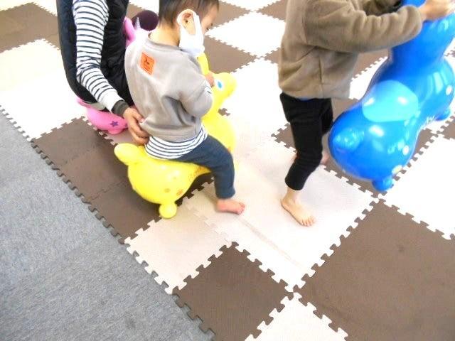 【保育士】多機能型施設/正社員/資格必須/月給20万円～/残業ほぼなし/駅チカ◎/GW・年末年始休暇あり/小集団の療育で、失敗しても助け合える力を子どもたちに♪の写真2枚目