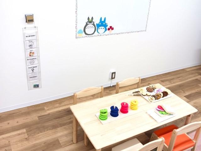 【児童指導員】児童発達支援/正社員/資格必須/月給18.7万円～/年休125日程度/土日祝休み/実働7時間40分/残業ほぼなし/教育業界大手開発のスタッフ研修制度でさらなる成長も◎の写真1枚目