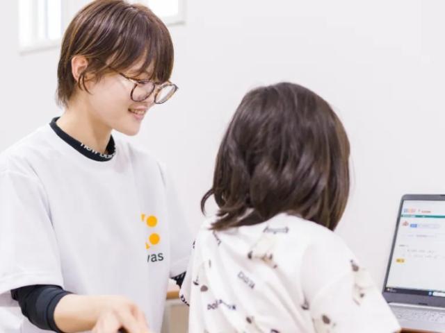 【児童指導員】放課後等デイサービス/年間休日125日◎/土日祝休み/子どもたちの独り立ちを目標とした支援/それぞれの場所で星のように輝けるように♪/月給22万円～/正社員/資格必須の写真3枚目