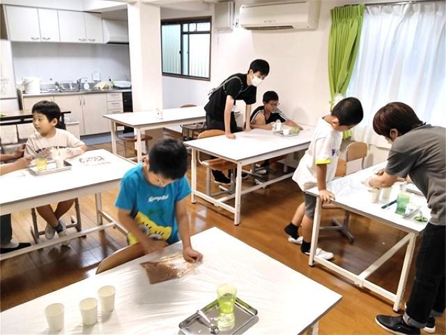 【保育士】放課後等デイサービス/年間休日112日◎/土日祝休み/特性に合わせた支援で成長をサポート！/子どもたちの輝く将来のために♪/月給20.1万円～/正社員/資格必須の写真1枚目