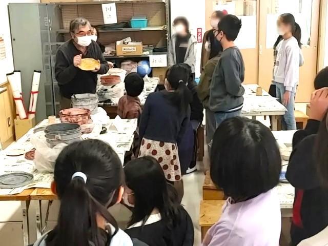 【児童指導員】放課後等デイサービス/⼟⽇祝休み◎/年休120日以上/描く・造る・遊ぶがテーマのアートスペースで、子どもたちにホッとする時間を♪/⽉給15.2万円〜/正社員/資格必須の写真4枚目