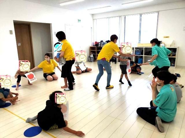 【児童指導員】放課後等デイサービス/正社員/資格必須/月給22.2万円～/年間休日122日/土日祝休み◎/幅広い福祉サービスを展開する法人/ニーズやステージにあった支援を♪の写真1枚目