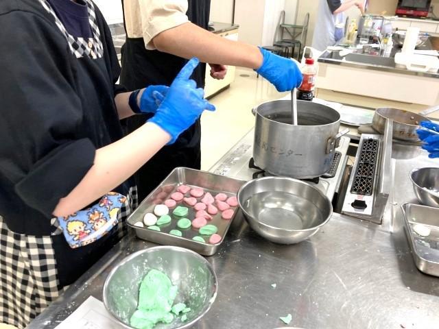 【保育士】放課後等デイサービス/月曜休み◎/残業ほぼなし/送迎なし/グループワークのプログラムを中心とした療育♪/自分らしくいられる場所を提供/月給22万円～/契約社員/資格必須の写真2枚目