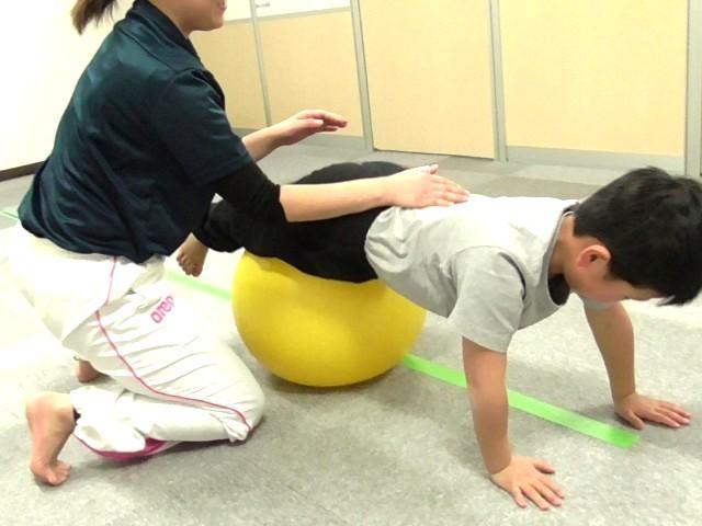 【理学療法士】放課後等デイサービス/正社員/資格必須/月給22万円～/年休115日以上/残業ほぼなし/感覚統合理論に基づいた運動療育をメインに実施◎/安心して過ごせる居場所♪の写真3枚目