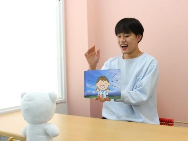 【児童指導員】児童発達支援/年間休日120日/残業ほぼなし◎/もっと成長したいなら、研修制度＆サポート体制充実の業界大手のフランチャイズへ♪/月給22.6万円～/正社員/資格必須の写真1枚目