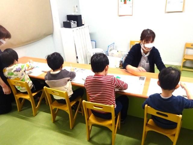 【保育士】児童発達支援/週休2日制◎/送迎なし/産休・育休取得実績あり/研修＆サポート体制充実/療育やレッスンに集中できる支援環境です♪/月給24.5万円～/正社員/資格必須の写真1枚目