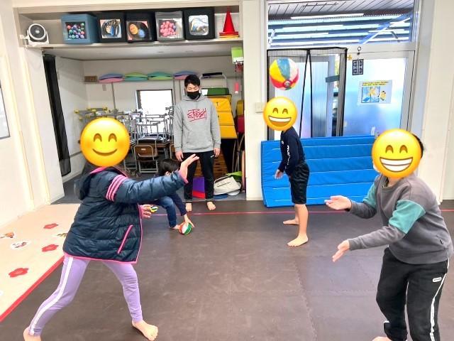 【理学療法士】児童発達支援/月9日休み＆残業ほぼなし◎/研修＆キャリア支援が充実！/PT・OT・STを中心にカラダとココロを育む「リハビリ」施設♪/月給24万円～/正社員/資格必須の写真1枚目