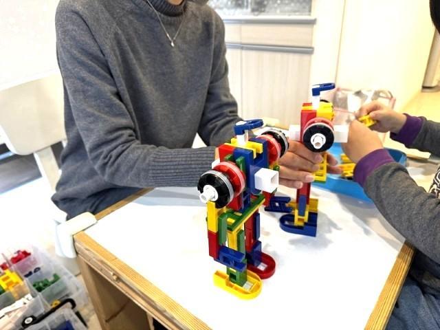 【児童指導員】児童発達支援/正社員/資格必須/月給20万円～/送迎なし/日曜休み◎/年間休日120日/研修充実/音楽・英語・算数を組み合わせた支援！音楽特化型施設♪の写真1枚目