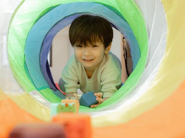 【臨床心理士/公認心理師】児童発達支援/日曜・月曜休み◎/自分らしさを伸ばす！「アート×運動療育」が特徴♪/充実の研修PGでさらにスキルアップも！/月給25万円～/正社員/資格必須の写真1枚目