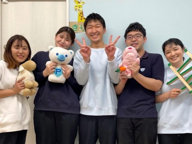 【理学療法士】児童発達支援/送迎なし/日月祝休み◎/年間休日約120日/残業ほぼなし/入社時から研修バッチリ！業界大手FCでさらに成長も♪/月給27万円～/正社員/資格必須の写真1枚目