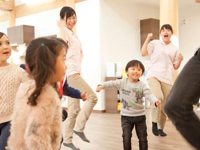 【児童発達支援管理責任者】児童発達支援/年休120日◎/日月祝休み/送迎なし/月給40万円～/全国100か所以上の施設を展開する大手♪/遊びの中から未来を育てる療育/正社員/資格必須の写真1枚目