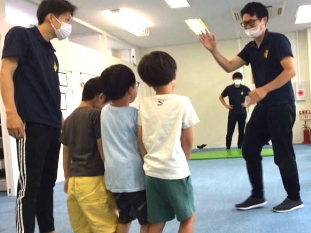 【児童指導員】多機能型施設/正社員/資格必須/送迎なし/月給23万円～/月木固定休み◎/研修制度充実/個別・集団での運動療育で、生きるチカラを育んでいく♪の写真3枚目