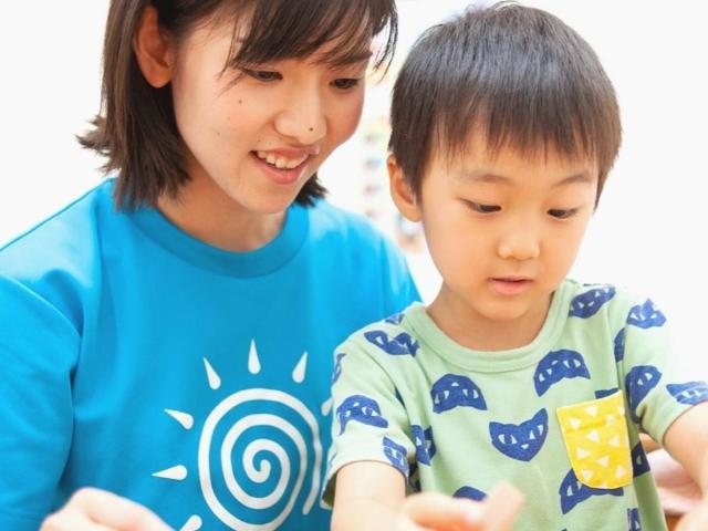 【保育士】多機能型施設/残業ほぼなし◎/月給26万円～/「1対1×オーダーメイド療育」で子どもたちのための支援を♪/多彩な有資格者＆自社研究機関でさらに成長も/正社員/資格必須の写真5枚目